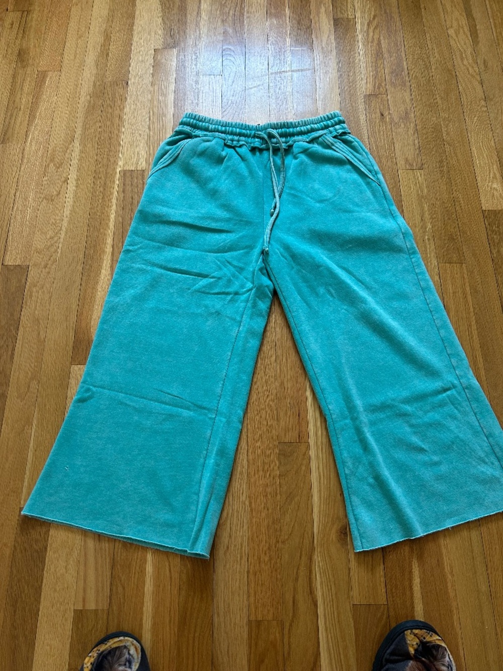 Zenana crop sweatpants new size large.